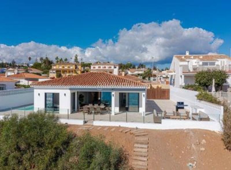 Foto c58884be-d36e-46f0-aae1-42e6c6ee0307. Casa amb aparcament piscina a la cala Mijas Mijas