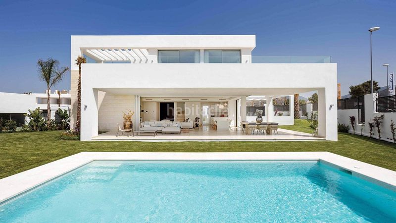 Foto e62ca334-3a54-4f90-a429-44f76636ba1e. Casa amb aparcament piscina a Río Real Marbella
