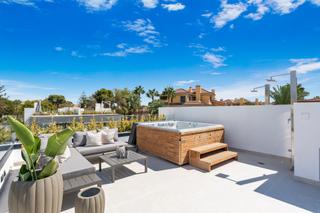 Casa aparellada a N/a. Impresionante casa pareada de playa en puerto banús