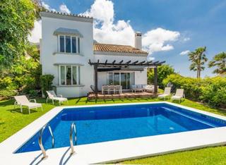 Casa a N/a. Villa en venta en istan