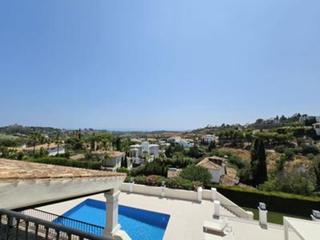 Maison à Avenida de la gardenia 162. Villa pareada de lujo en el paraíso, estepona, málaga