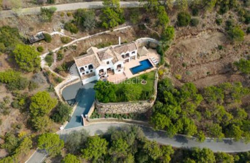 Foto 4773e6ac-a86b-4ada-900e-e654b20e6c5a. Casa amb aparcament piscina a El Madroñal Benahavís