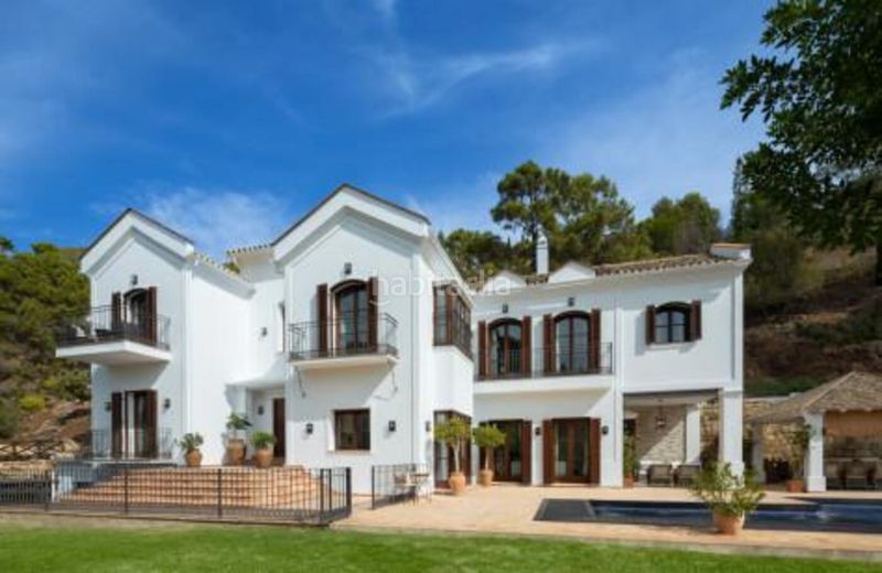 Foto b639139a-7ff4-45a6-88c6-e4812c77e40a. Casa amb aparcament piscina a El Madroñal Benahavís