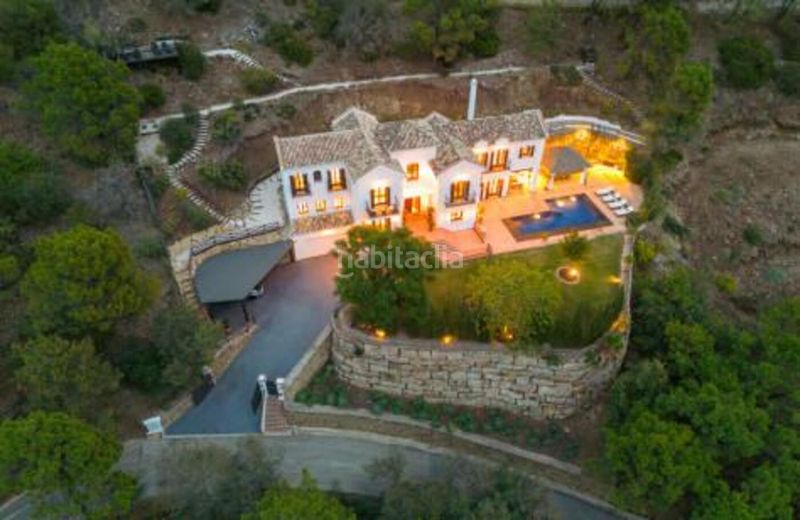 Foto fb204da9-029f-4dbe-ae53-968d7a68c19c. Casa amb aparcament piscina a El Madroñal Benahavís
