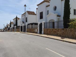 Casa a N/a. Villa independiente de 3 dormitorios en estepona