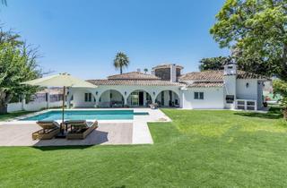 Casa a Camino cortes 3. Moderna villa en guadalmina alta