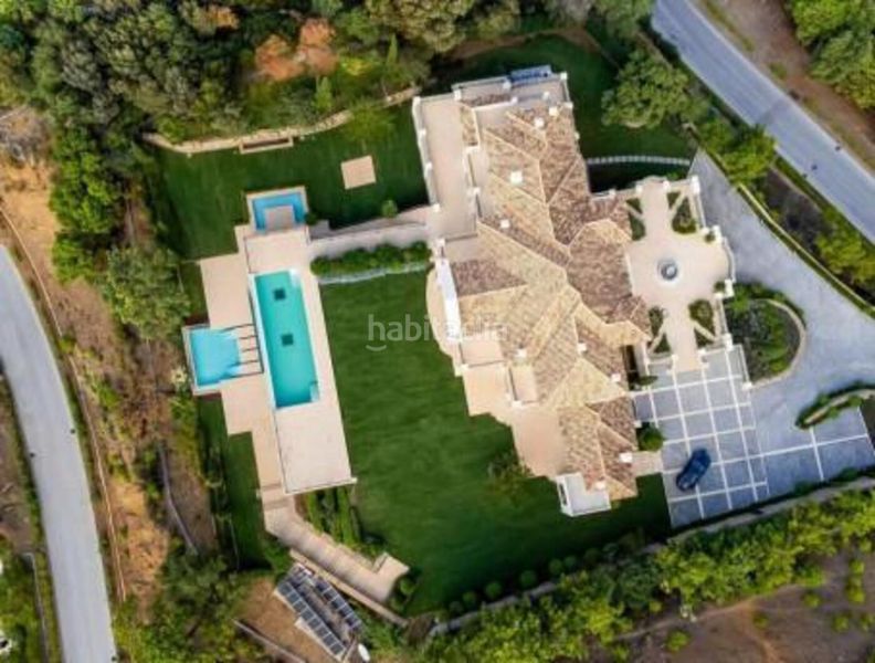 Foto d70c7e76-74d4-4c38-ab2a-41817e40c8d7. Casa amb aparcament piscina a La Zagaleta Benahavís