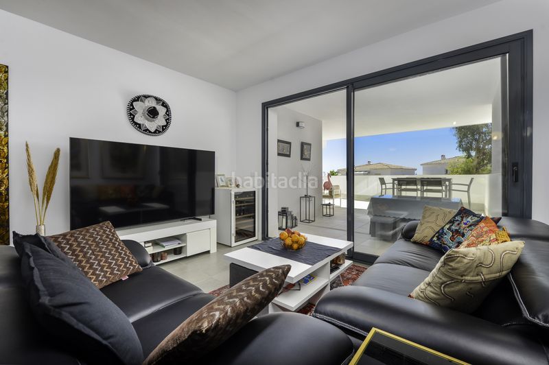 Foto d54ac686-bf74-4f93-8948-b9cdcbd96706. Apartament amb aparcament piscina a Alcorrín Manilva