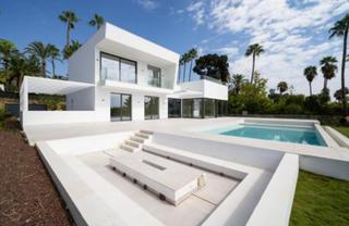 Maison à Avenida de la gardenia 162. Villa de lujo en el paraíso, estepona