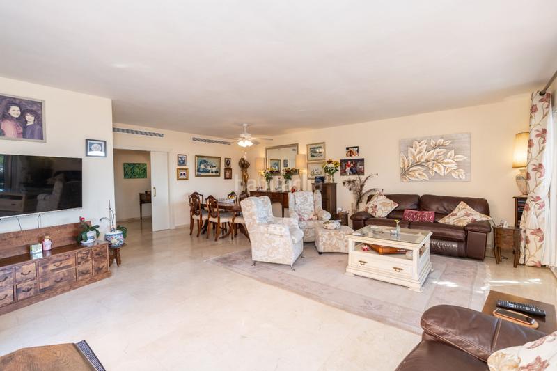 Foto 40e201aa-1b9d-4d20-ab91-c9ad3d83d0b4. Attico in n/a in El Castillo Manilva