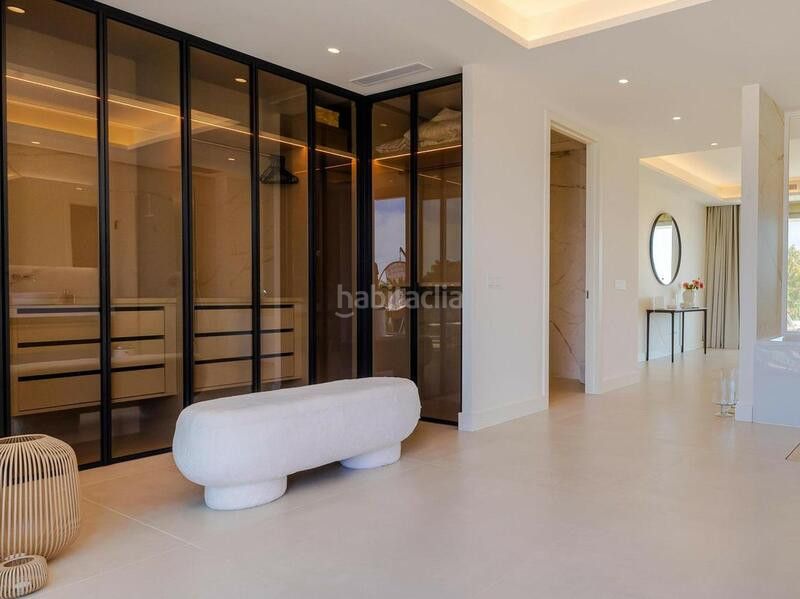 Foto 0a346ce5-4bd5-421a-957b-89081892d042. Tríplex amb aparcament piscina a lomas de Marbella club Marbella