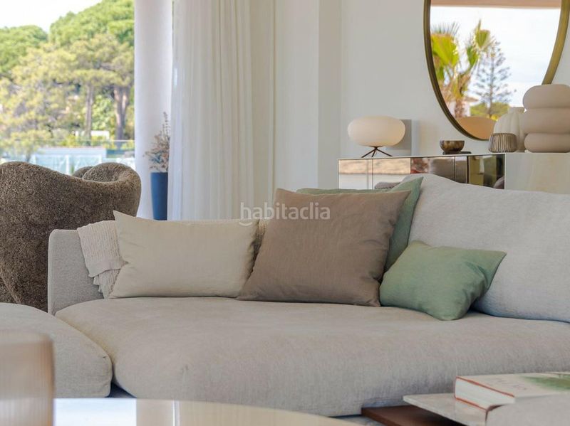 Foto 0e97252b-2d41-49fd-ac27-5b6c4cf9ba72. Tríplex amb aparcament piscina a lomas de Marbella club Marbella