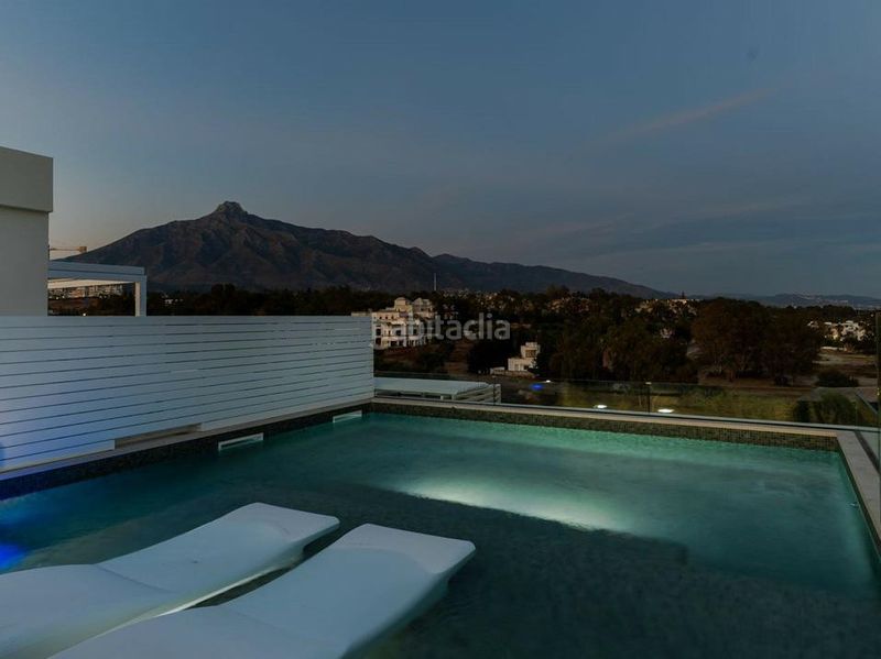 Foto 46dc5389-b874-4026-b44a-ee37c88d8ea0. Tríplex amb aparcament piscina a lomas de Marbella club Marbella
