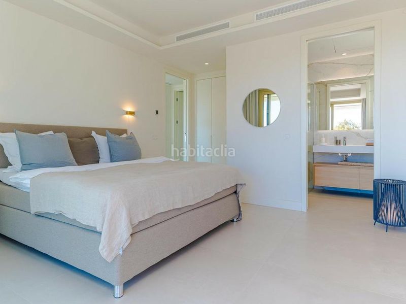 Foto 6617dede-6b04-4d86-9955-92dfdf559ff9. Tríplex amb aparcament piscina a lomas de Marbella club Marbella