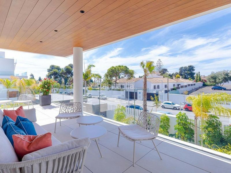 Foto 82e2c93c-c235-4021-a4e8-7c5087a02580. Tríplex amb aparcament piscina a lomas de Marbella club Marbella