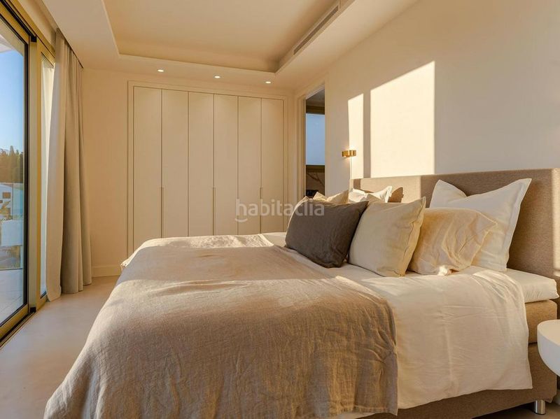 Foto 8b0aebcf-1b90-4a4f-9313-e1dc04813d55. Tríplex amb aparcament piscina a lomas de Marbella club Marbella