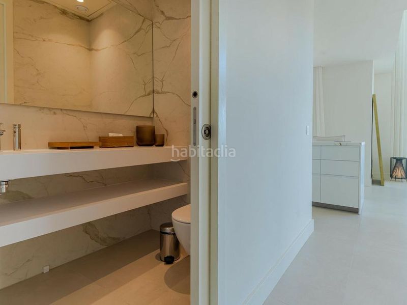 Foto 97e55d4e-3789-4a46-b7e9-db28540179d7. Tríplex amb aparcament piscina a lomas de Marbella club Marbella