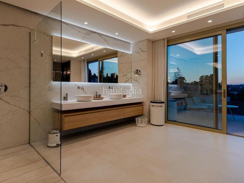 Foto a75b38f9-c96a-467a-b1c5-1c3abe6098b4. Tríplex amb aparcament piscina a lomas de Marbella club Marbella