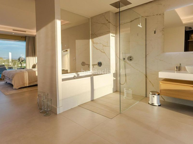 Foto ea535c19-792b-48cc-a946-3653b4eb3d2d. Tríplex amb aparcament piscina a lomas de Marbella club Marbella