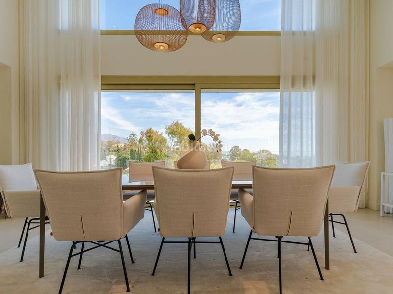 Foto f455cde0-341d-4642-95f6-96f6c2375161. Tríplex amb aparcament piscina a lomas de Marbella club Marbella