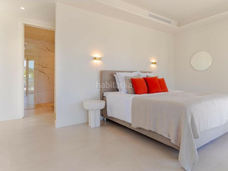 Foto f6aad7cb-5b6c-44f1-bee6-12b0794ca181. Tríplex amb aparcament piscina a lomas de Marbella club Marbella