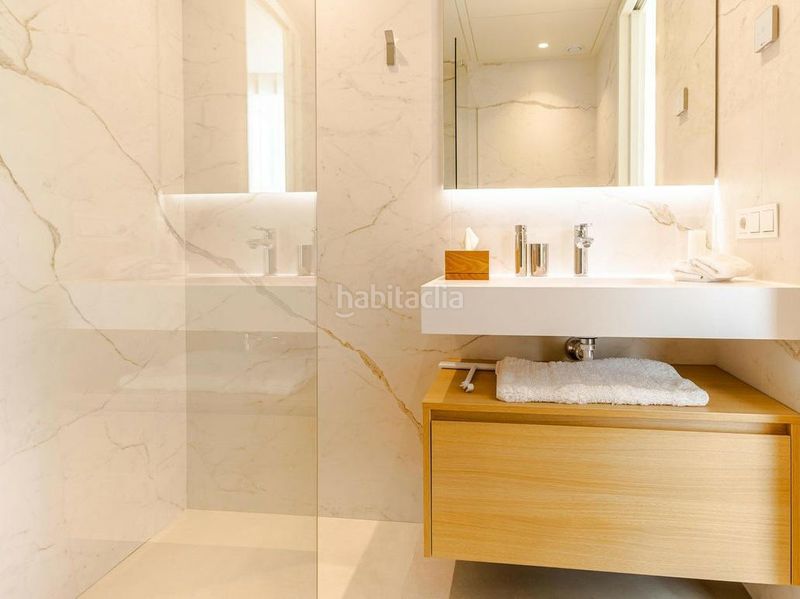 Foto f7cb924f-4ae1-4373-af7e-a8ab0952c454. Tríplex amb aparcament piscina a lomas de Marbella club Marbella