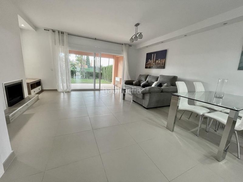 Foto fef6e408-b1a7-400c-8f9c-5a2c6ecfa435. Maison jumelée dans atalaya hill-club 1 dans La Alquería Benahavís