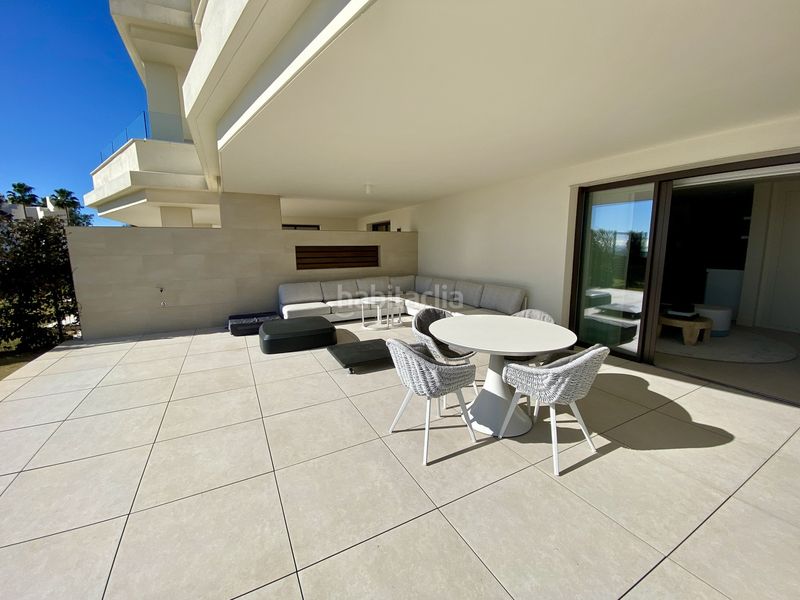 Foto 4aecb4d4-3a41-4445-8b94-15cefdd9855e. Planta baixa amb aparcament piscina a El Velerín Estepona