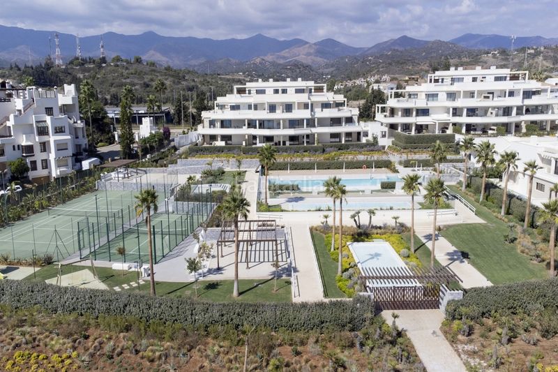 Foto 609f9032-8f8f-411d-82f0-4fa6a7742fda. Planta baixa amb aparcament piscina a El Velerín Estepona