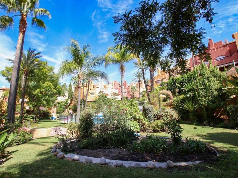 Foto 7a9b1ab6-14cd-4acd-8ea6-b70cddaef9b3. Casa adosada en urbanizacion n andalucia j 141 adosado excepcional en Marbella