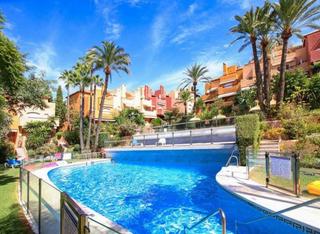 Casa adossada a Urbanizacion n andalucia j 141. Adosado excepcional en marbella