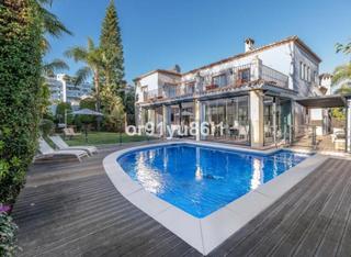 Casa a N/a. Encantadora villa cerca de el campo de golf de guadalmina alta