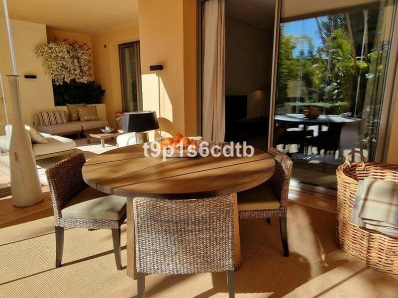 Foto 0ab051ab-c4ce-4b25-9273-c83244b567e5. Piano terra in urbanizacion altos reales 10 in Sierra Blanca Marbella