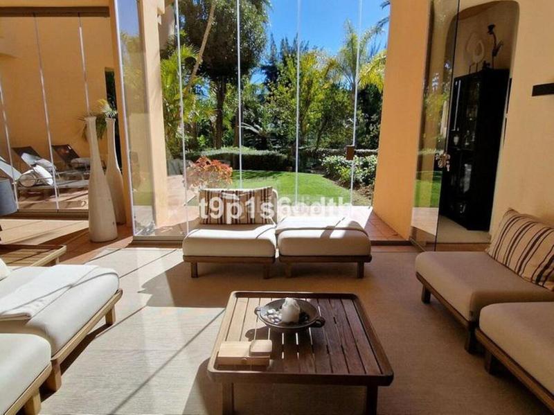 Foto 1c2aefb9-5417-4fcb-b616-b7aeeea18978. Piano terra in urbanizacion altos reales 10 in Sierra Blanca Marbella