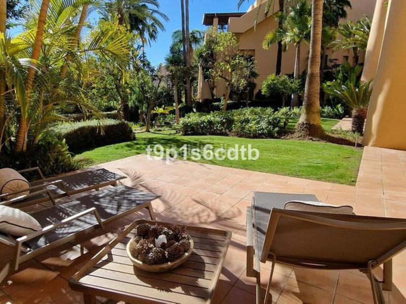 Foto 3a8760b8-3313-4dc3-b217-58e6f01186cb. Piano terra in urbanizacion altos reales 10 in Sierra Blanca Marbella