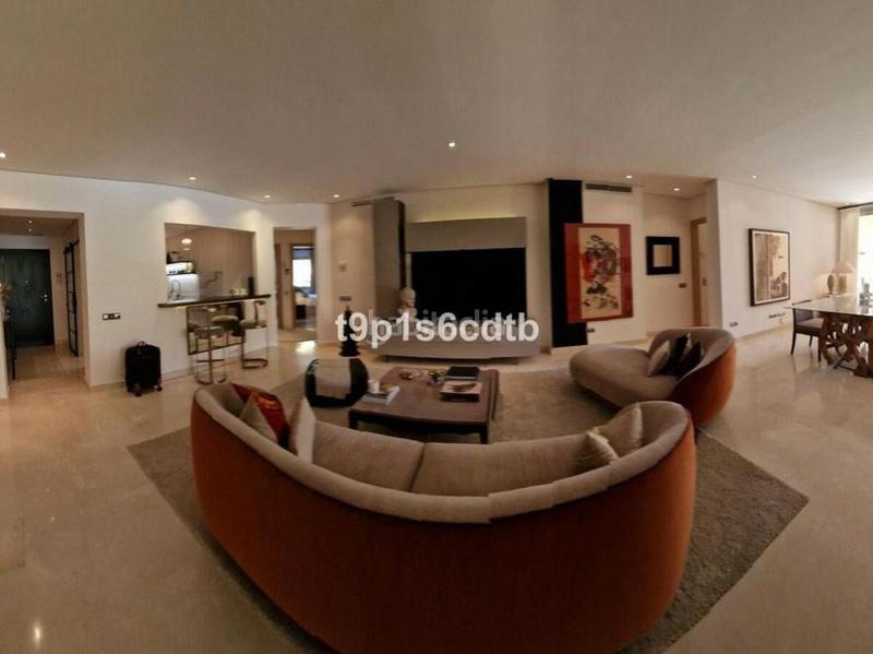 Foto 434efe3a-a5cc-4cc5-846c-7a21c727a572. Piano terra in urbanizacion altos reales 10 in Sierra Blanca Marbella