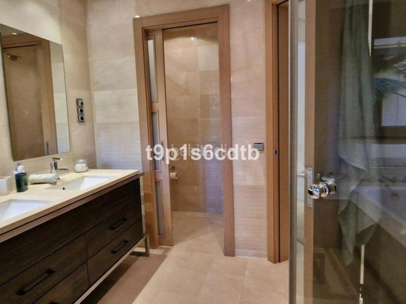 Foto 77fb9afe-4eb4-4b00-a615-ca25879dac19. Piano terra in urbanizacion altos reales 10 in Sierra Blanca Marbella