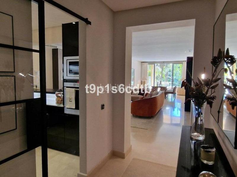 Foto 98f89fcf-92da-466c-88bb-52de787c78a2. Piano terra in urbanizacion altos reales 10 in Sierra Blanca Marbella