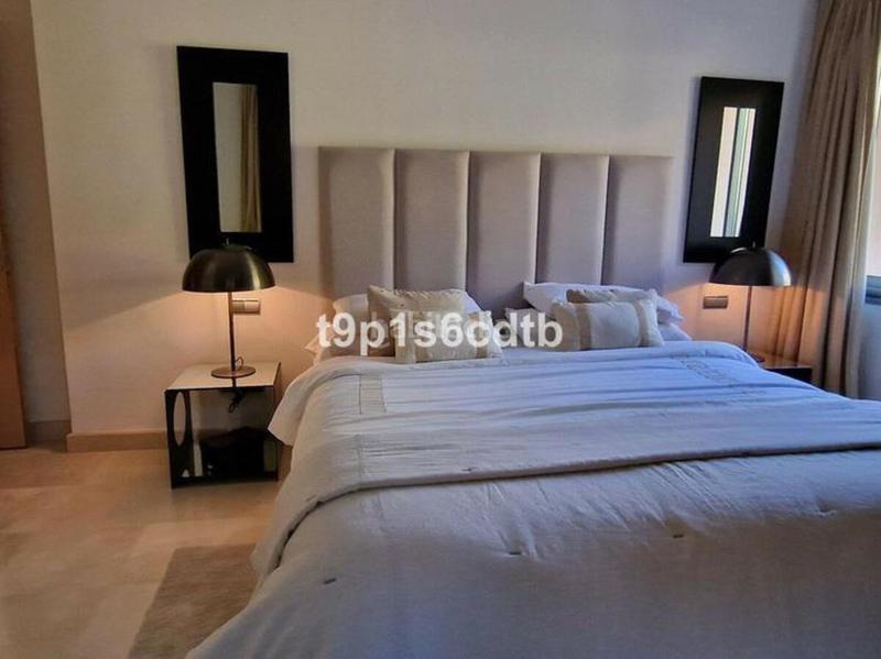 Foto b0fee725-ae60-4e52-ba52-fab563f5182c. Piano terra in urbanizacion altos reales 10 in Sierra Blanca Marbella