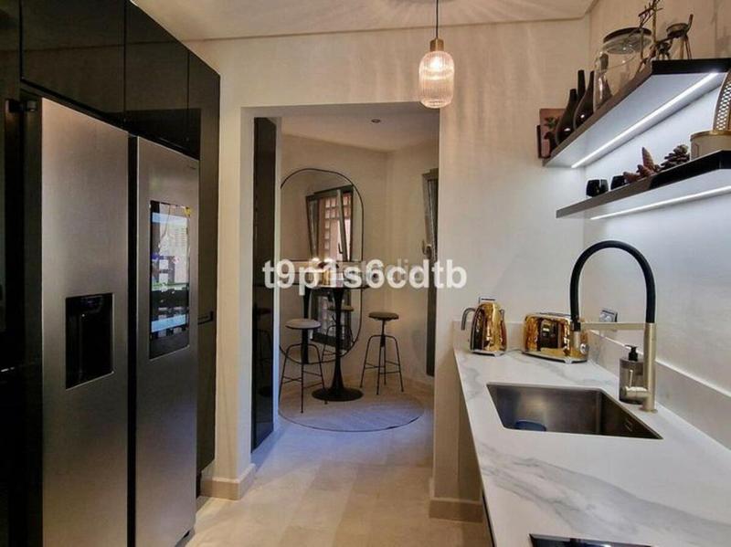 Foto c18d5688-842c-43db-bf2a-96f53684a44e. Piano terra in urbanizacion altos reales 10 in Sierra Blanca Marbella