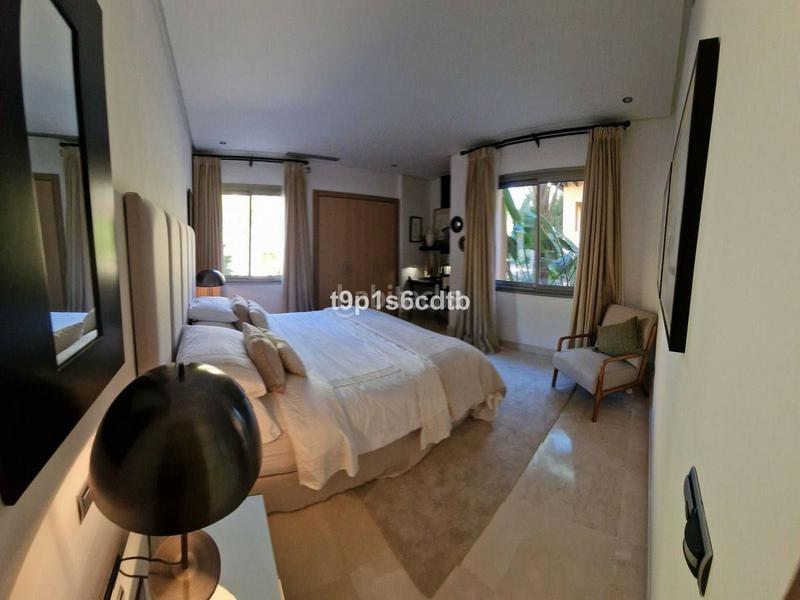 Foto e63ef3ca-c010-43e9-8198-f89e6d020199. Piano terra in urbanizacion altos reales 10 in Sierra Blanca Marbella