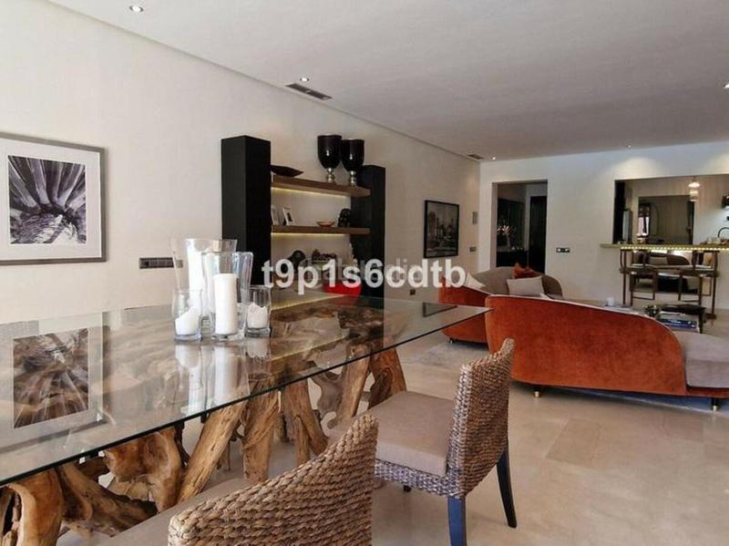 Foto f6befdb6-a66e-4080-b1a8-12cfb84bfd4a. Piano terra in urbanizacion altos reales 10 in Sierra Blanca Marbella