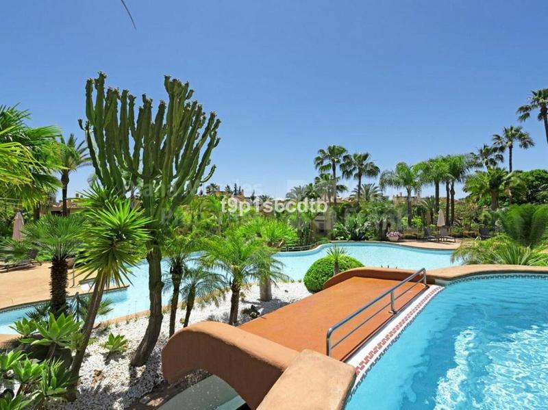 Foto ff9e3539-a2be-4053-ad94-a89413ab3ae5. Piano terra in urbanizacion altos reales 10 in Sierra Blanca Marbella