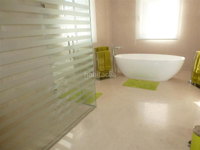 Foto 0bb41e08-eae6-4882-965c-6e852e0c7c79. Lloguer casa amb aparcament piscina a Guadalmina Baja Marbella