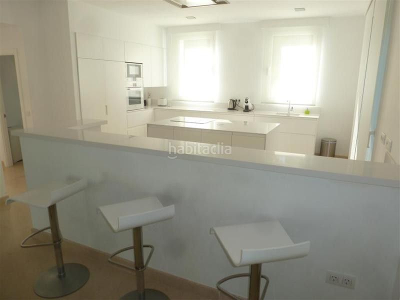 Foto 899aa2d6-6fc0-4e5c-bd31-a3f8e01755f4. Lloguer casa amb aparcament piscina a Guadalmina Baja Marbella