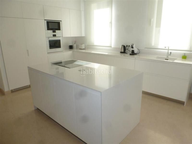 Foto 92e21a6f-b850-4c72-ad7e-f1ece57ae705. Lloguer casa amb aparcament piscina a Guadalmina Baja Marbella