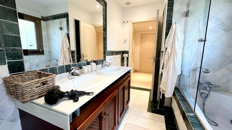 Foto f251b492-5356-42d7-91e7-aae9ed530e18. Planta baja en n/a en lomas de Marbella club Marbella