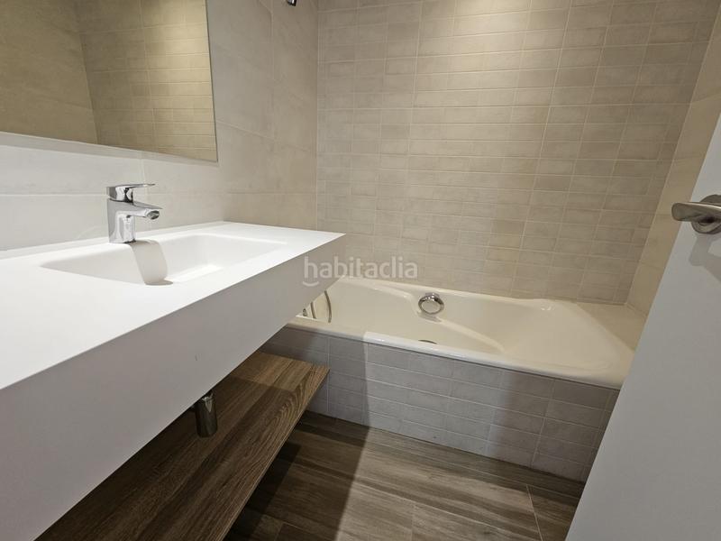Foto a8a110e2-9122-401e-b32e-62f433994c83. Casa pareada en atalaya hill-club 1 en La Alquería Benahavís