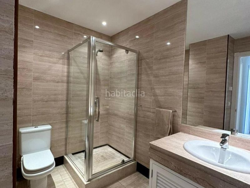 Foto 32fae141-5969-4eef-bdbb-f267d0505c10. Lloguer planta baixa amb aparcament piscina a Las Brisas Marbella