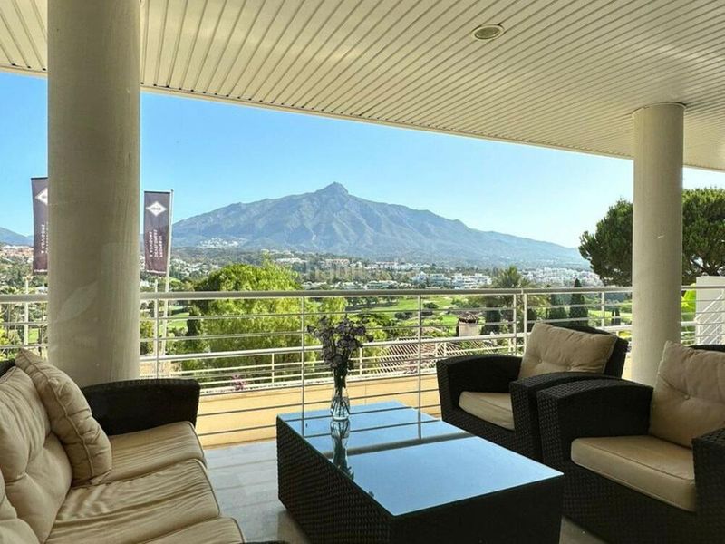Foto 7f9bd932-58dd-4e4f-af63-21178c1e3f36. Lloguer planta baixa amb aparcament piscina a Las Brisas Marbella